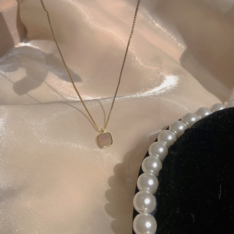 Papaozhu Vintage 14K Emas Kecil Persegi Shell Liontin Kalung Untuk Wanita Perempuan Pesta Pertemuan Pacaran Perhiasan