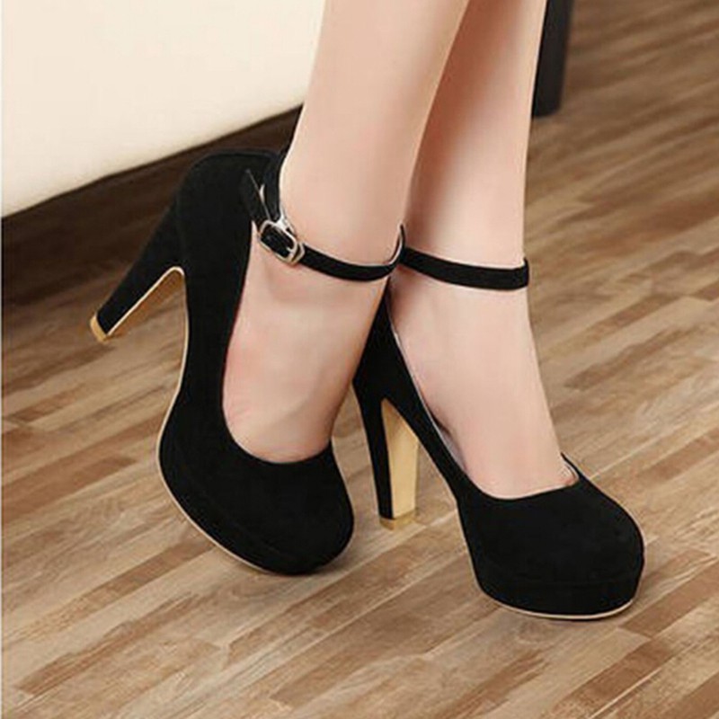 round toe platform pumps