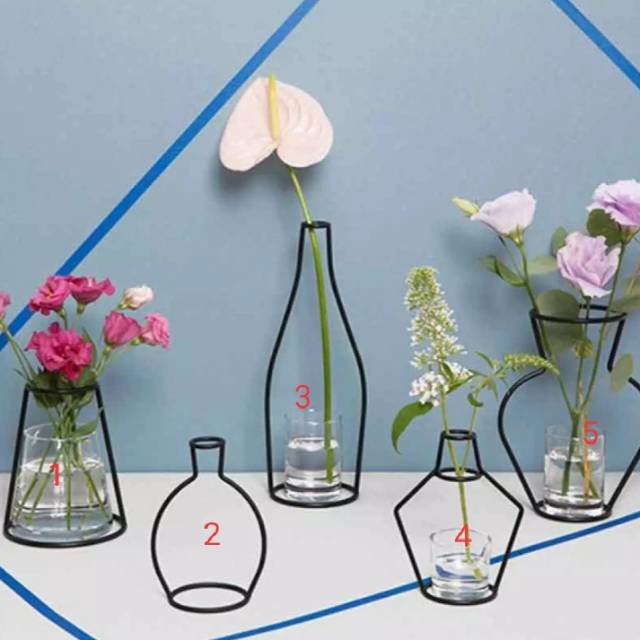 Hiasan Vas Bunga Besi Bentuk Botol Hiasan