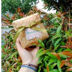 

Hampers Permen Asem Jahe Pelita