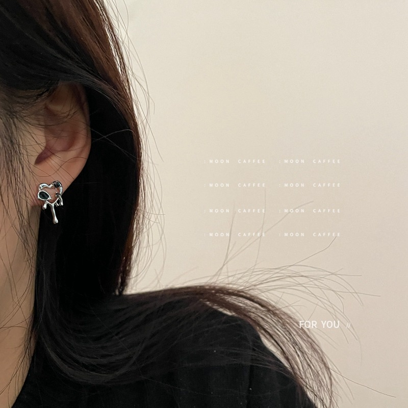 Anting Tusuk Silver Bentuk Hati Hitam Untuk Wanita