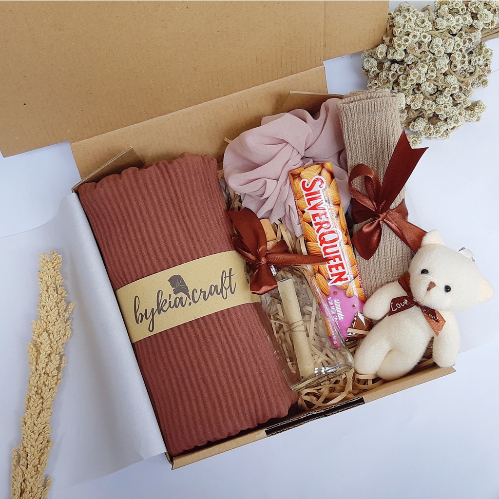 Hampers Pashmina Plisket Special GIFT BOX Kado Graduation