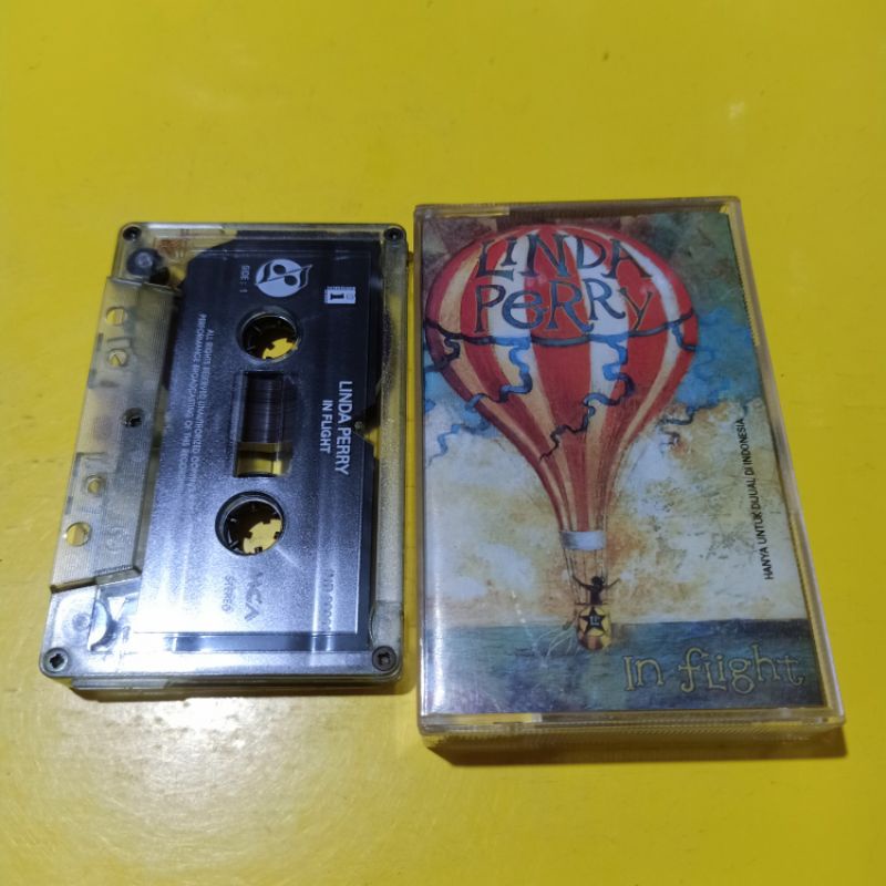 Kaset LINDA PERRY In Flight