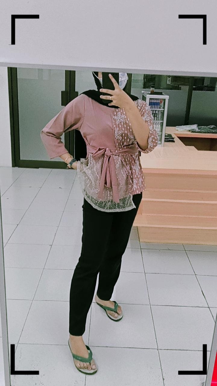 Atasan Blouse Batik Wanita Modern Fashion Wanita Kekinian Brokat Batik Kombinasi Ruby And Arsyla