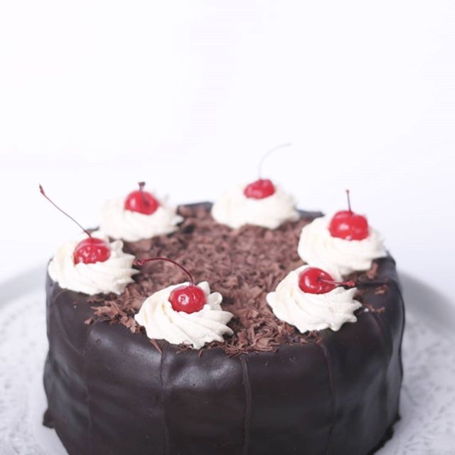 

Black Forest/ Kue Ulang Tahun/ Kue Coklat/ Kue Lebaran/ Kue Natal