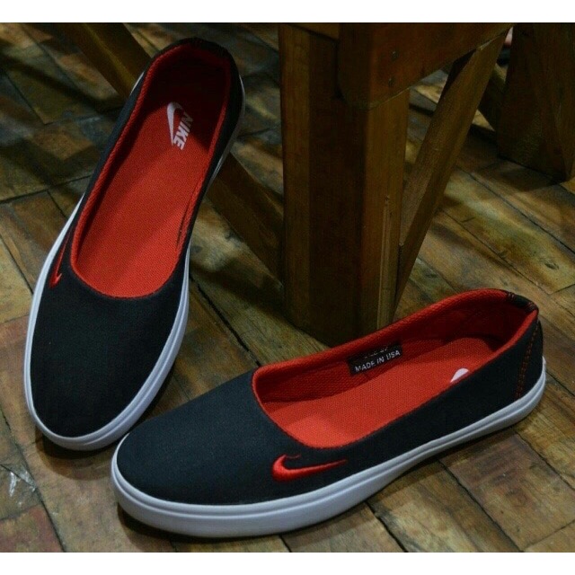 Sepatu Slip On Cewek Nike
