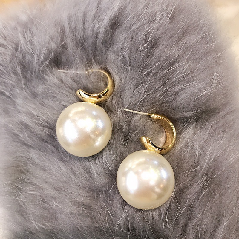 Korean version of arc-shaped big pearl earrings ladies earrings earrings jewelry wholesale