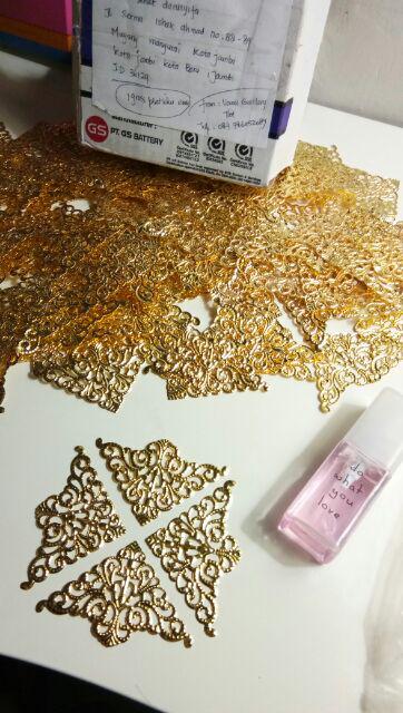 Siku Emas Hiasan Hantaran Kotak