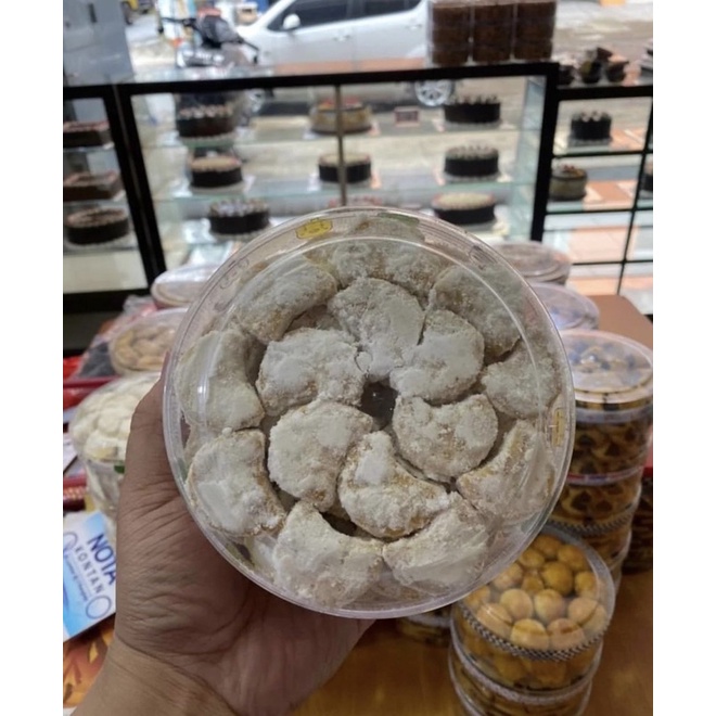 

KUE KERING PUTRI SALJU TOPLES 500 GRAM
