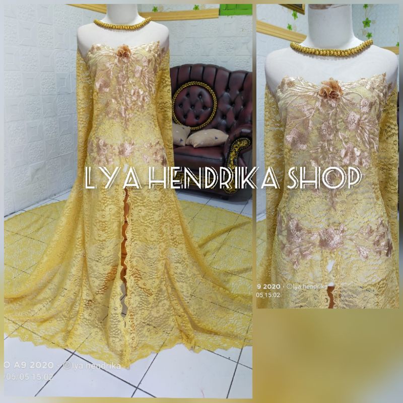 kebaya akad brukat ekor