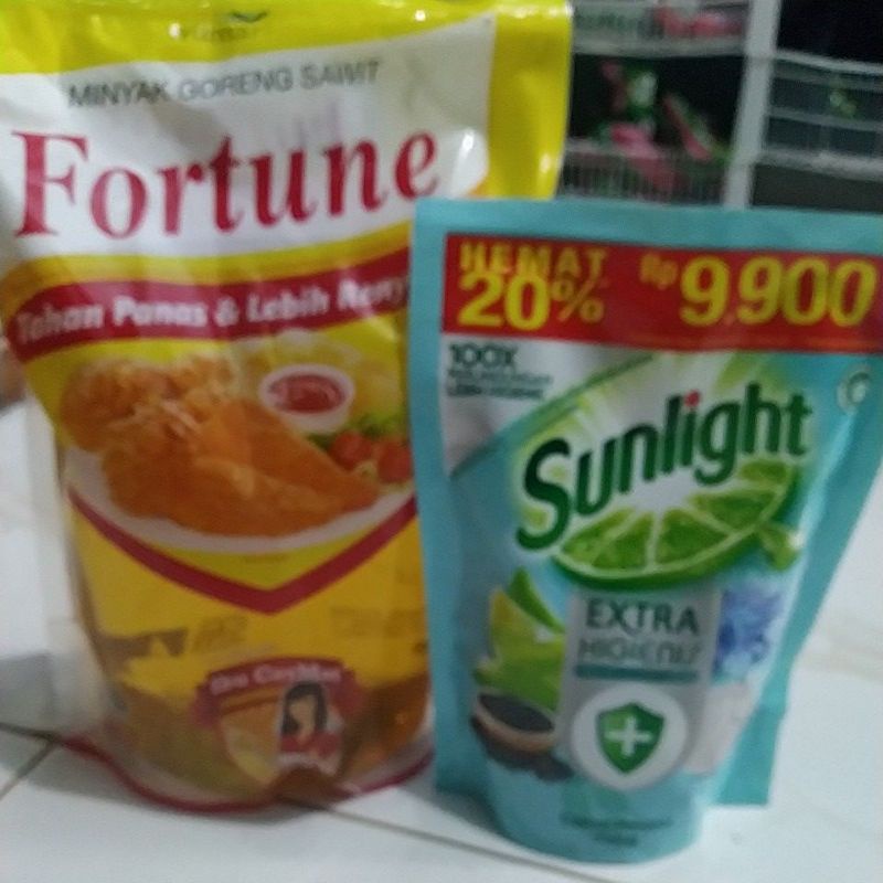 

Minyak goreng 2litetan + sunlight 460ml