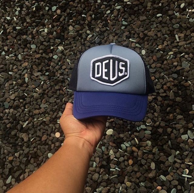 Deus bayland trucker biru