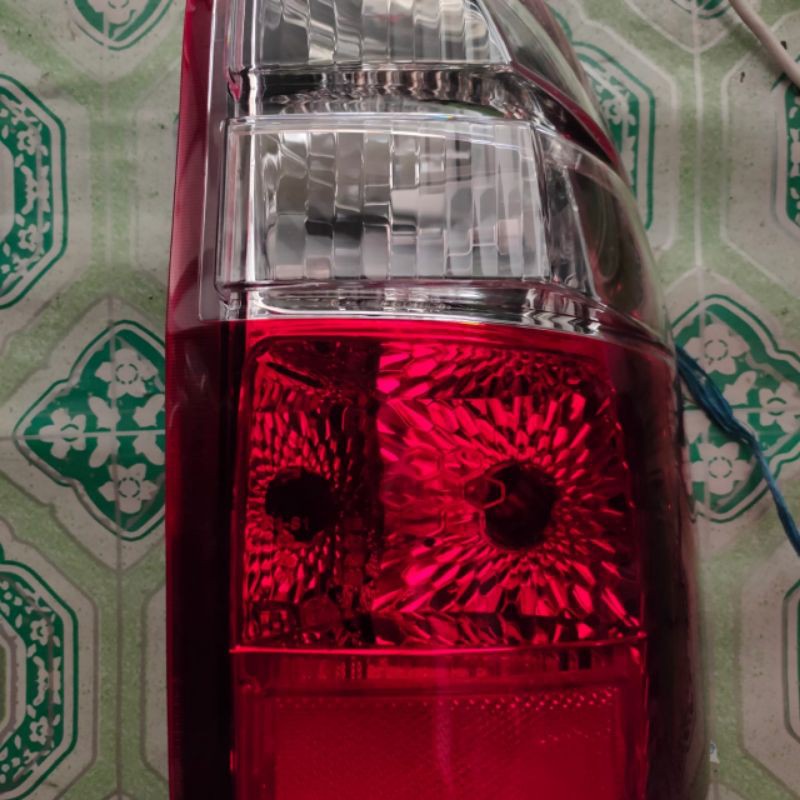 stoplamp Isuzu panther touring 2015