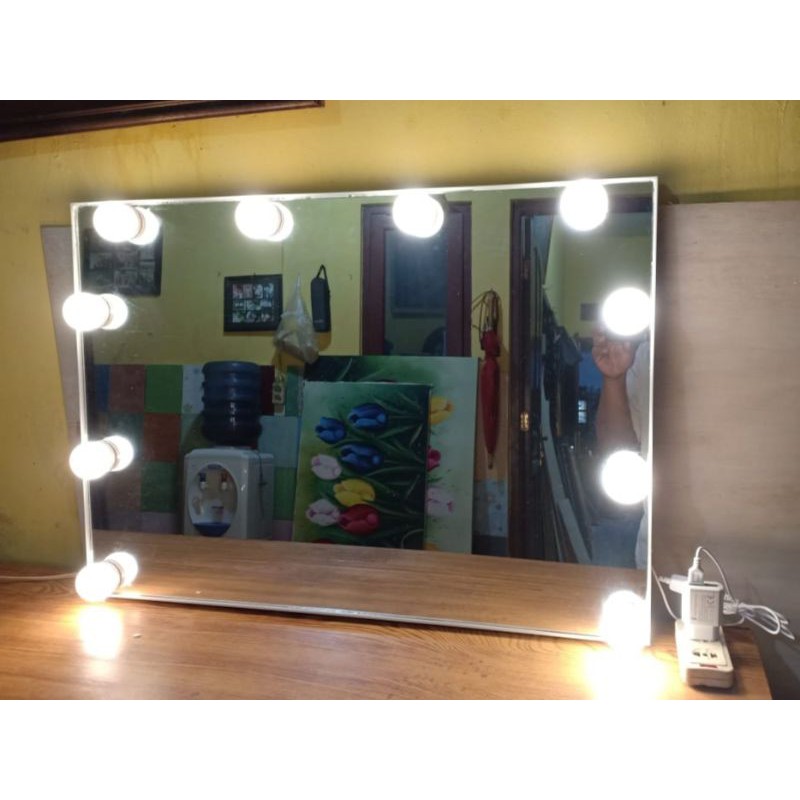 TERMURAH !! cermin meja rias uk 50x70 /40x60 /40x50  lampu (vanity miror)