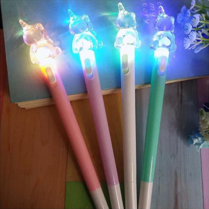 

Pulpen Lampu LED Unicorn Bening - Pen lampu warna-warni
