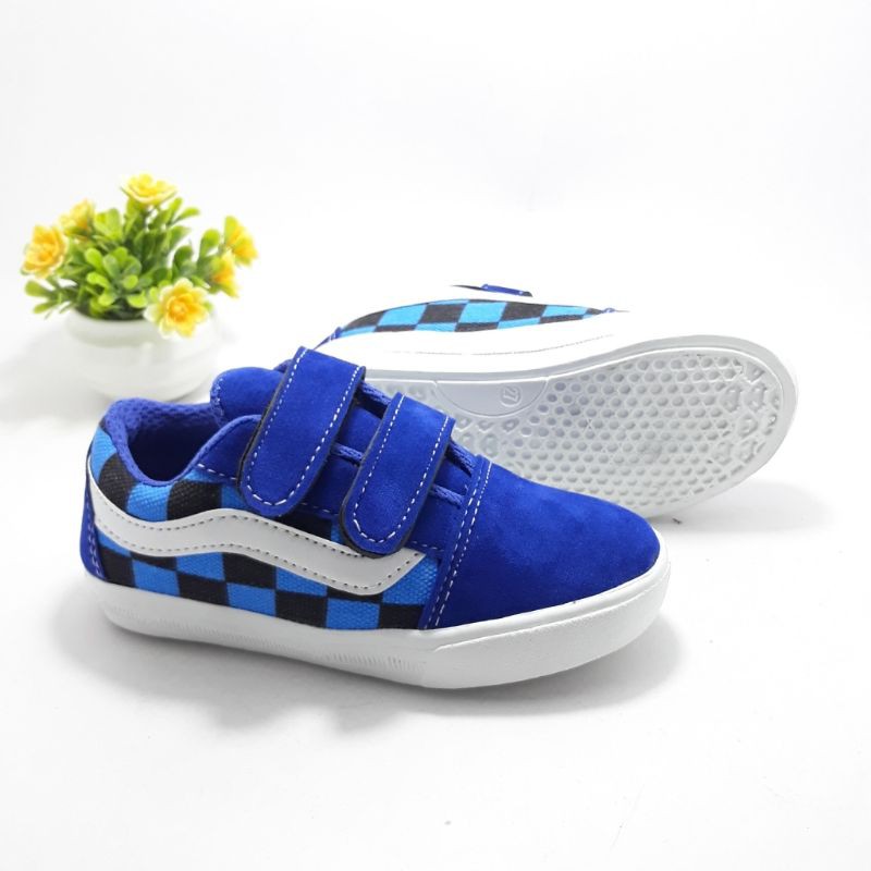 sepatu anak sneakres / sepatu sneakers anak / sepatu catur biru