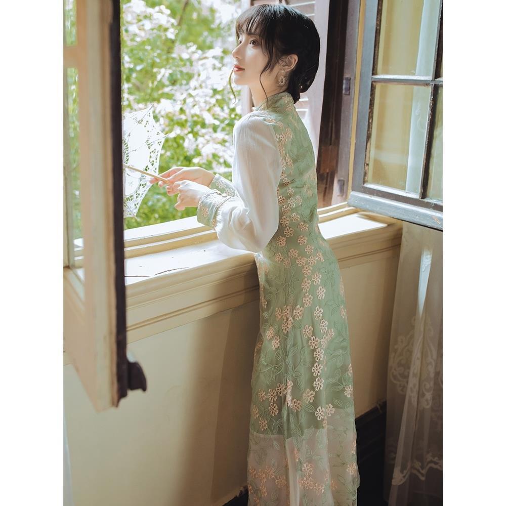 Versi yang ditingkatkan dari gaun temperamen retro muda panjang cheongsam bisa menjadi rok jalanan g