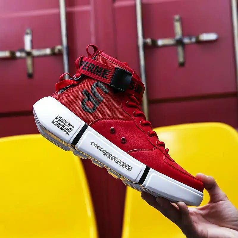 Sepatu import pria supreme