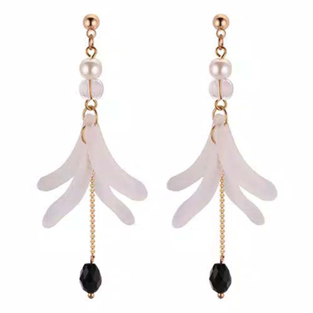 Anting Korea 11 Bunga Kelopak Putih Tears Juntai