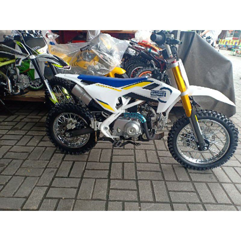 MOTOR MEDIUM TRAIL HUQYS VARNA MESIN 4 TAK 110 CC METIC - MAINAN MOTOR CROSS ANAK