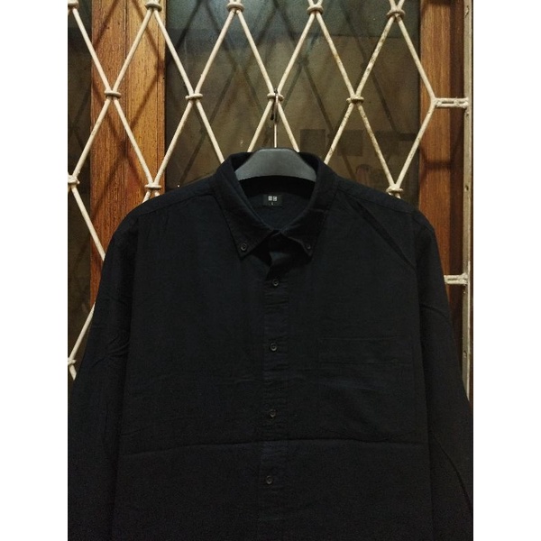 soft flannel uniqlo second original L kemeja flanel polos hitam kasual pria murah terlaris