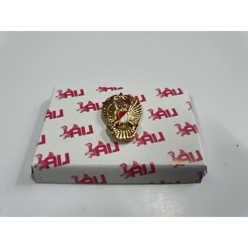 Pin mut eka paksi | pin topi mut eka paksi