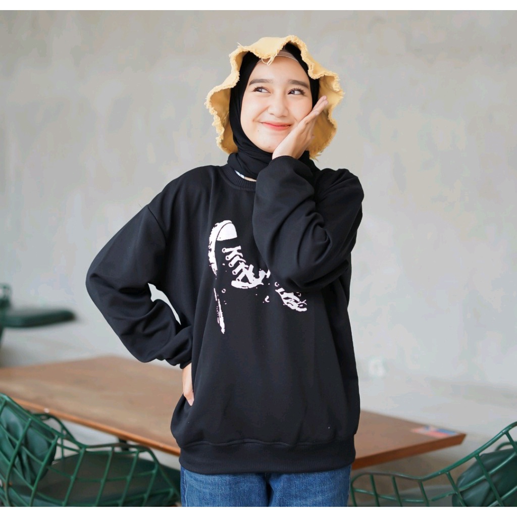 SWEATER MOTIP SEPATU CREWNECK WANITA