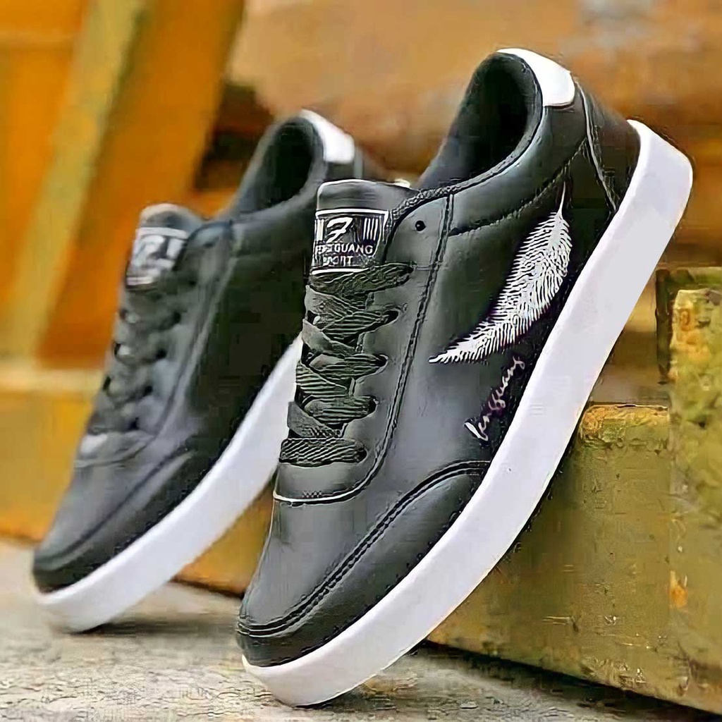 Sepatu Pria Warna Hitam Putih Murah Terbaru 2022 Sepatu Cowok Import Keren Sneakers Putih Hitam Mura