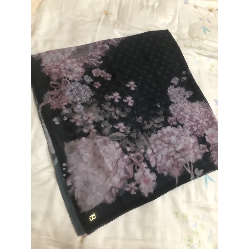 Buttonscarves hydrangea noir