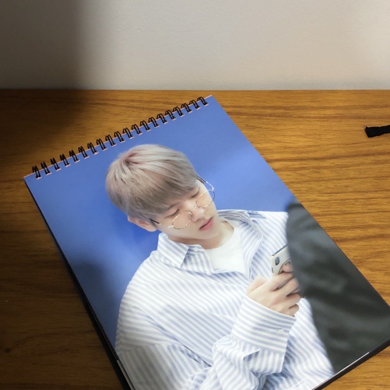 baca deskripsi  kyoongmaz56 season greeting baekhyun exo 2020 calendar