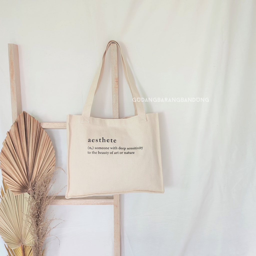 Tote Bag Kanvas dengan Desain Square Aesthetic Gaya yang Memikat untuk Aktivitas Anda!