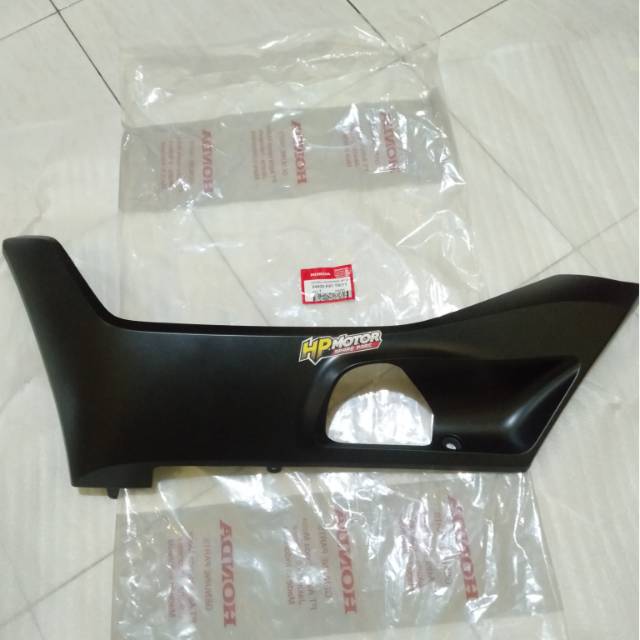 COVER PIJAKAN KAKI KIRI PCX150 HITAM DOFF 64432-K97-T00YY COVER FLOOR PCX150 KIRI ORIGINAL AHM