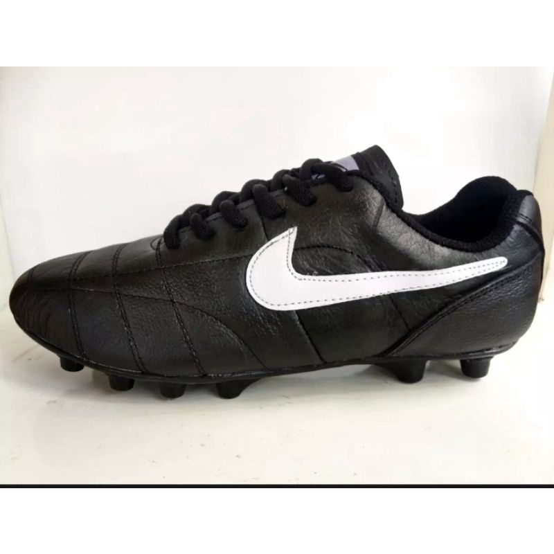 sepatu bola nike