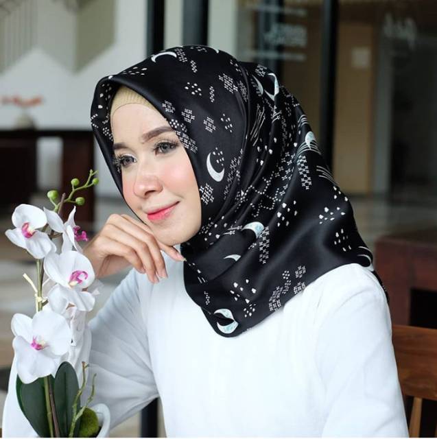 Segi Empat Moonlight Series 2