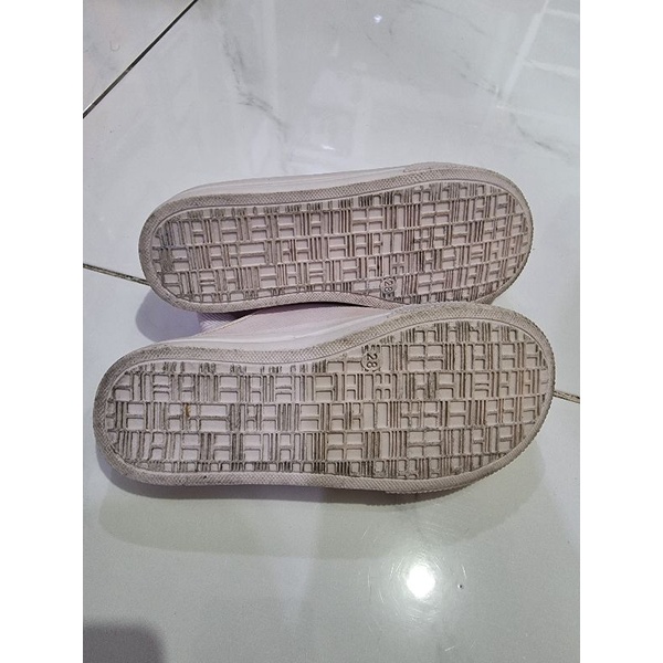 Preloved Sepatu anak khakikakiku