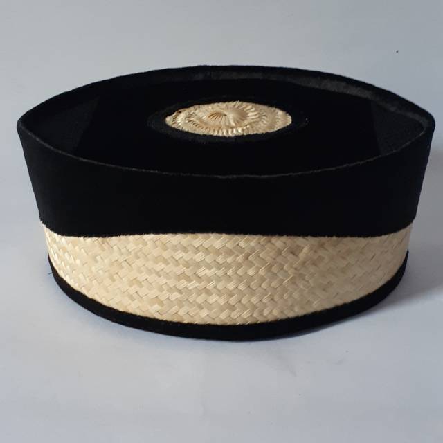 Kopiah peci unik anyaman bambu