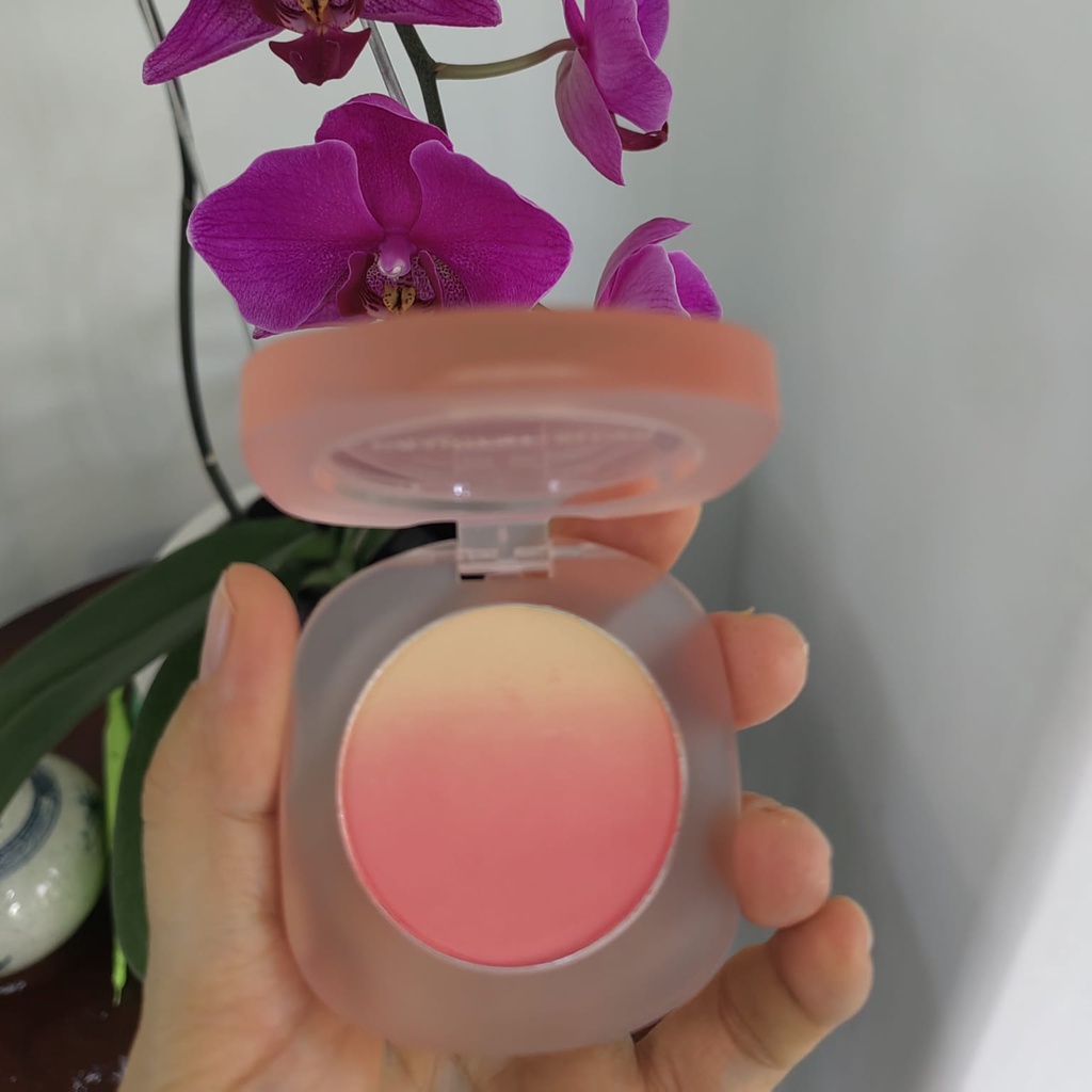 HARGA MURAH!!! REKOMENDASI Gradient Blush On CVZ dengan warna yang cantik/membuat pipi menjadi bersinar