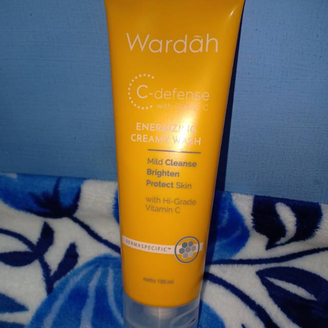 Facial foam Wardah C-defense