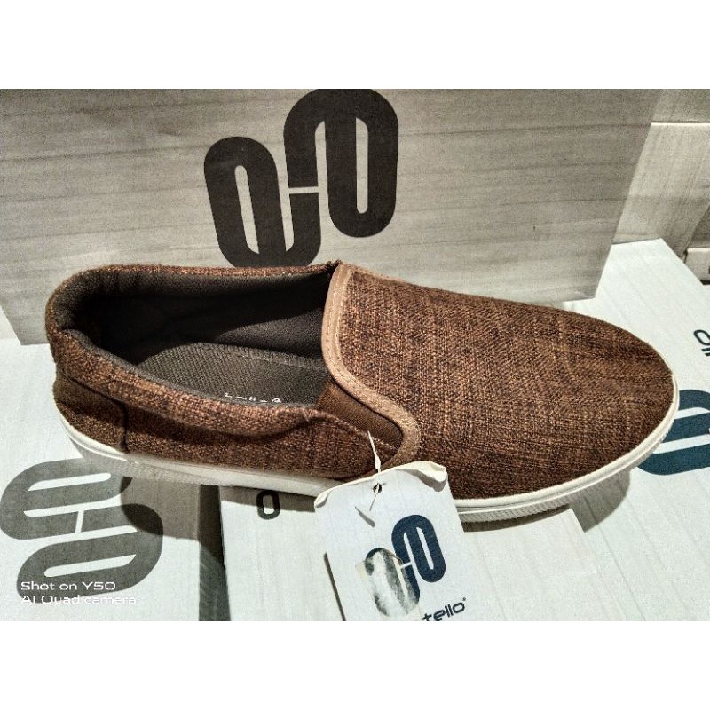 sepatu sneaker cowok castello