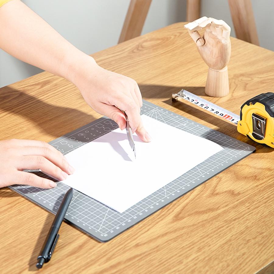 

Flash Sale - Deli Alas Potong Kertas Cutting Mat Serba Guna, Warna Hijau 78400