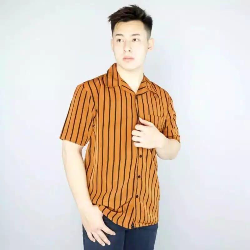 KEMEJA SALUR STRIP GARIS-GARIS LENGAN PENDEK