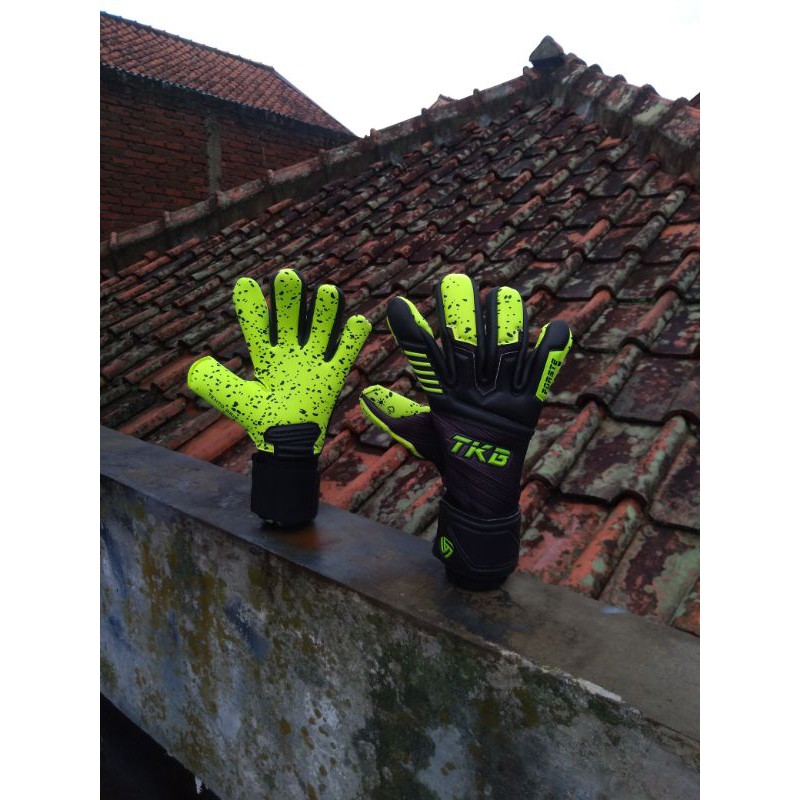 sarung tangan kiper tkb forste poison green / goalkeeper glove tkb forste