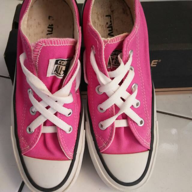 Converse pink