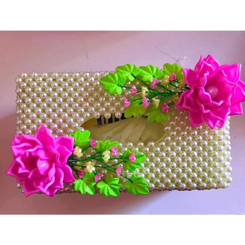 Kotak tisu manik akrilik