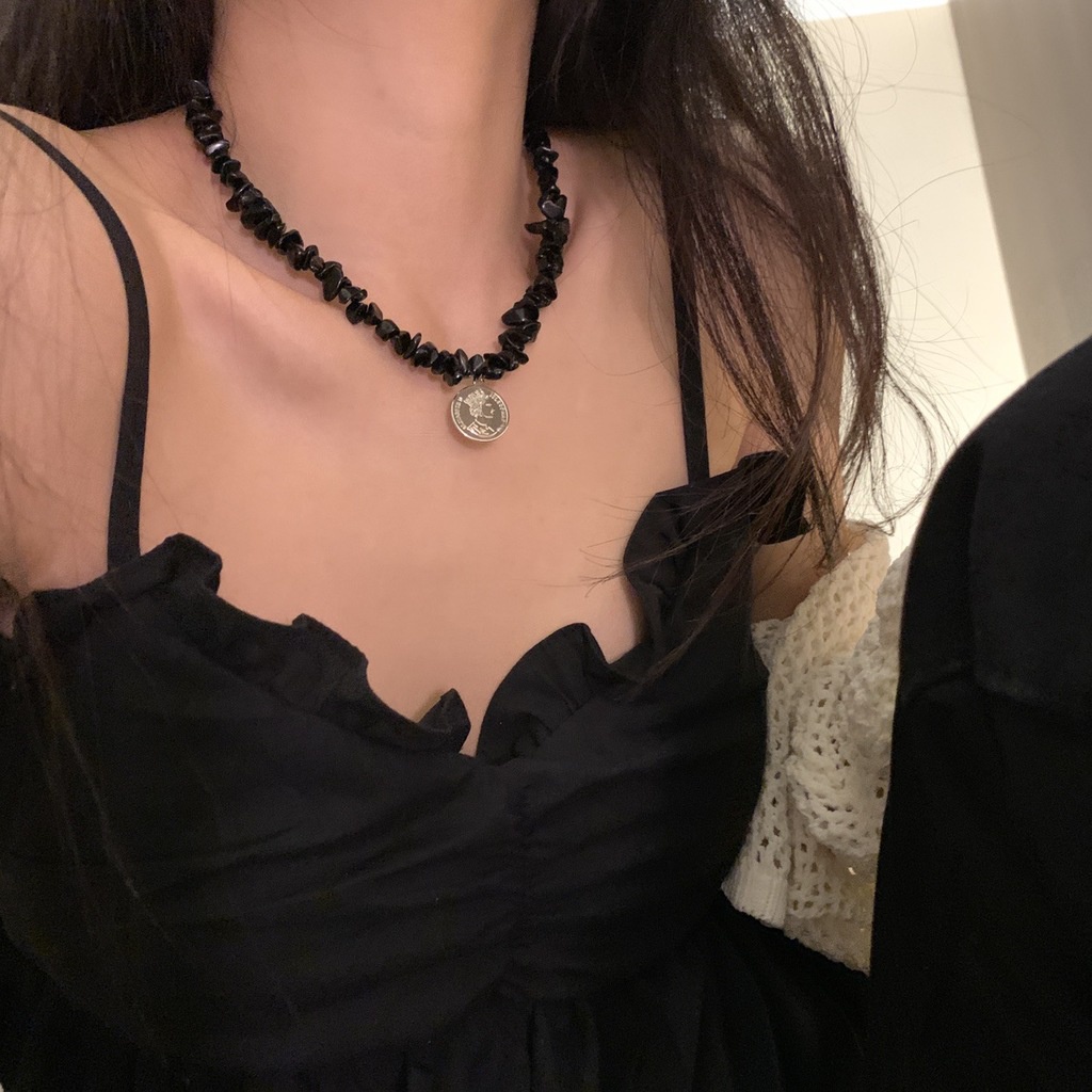 Kalung Rantai Dengan Liontin Bulat Warna Hitam Untuk Wanita