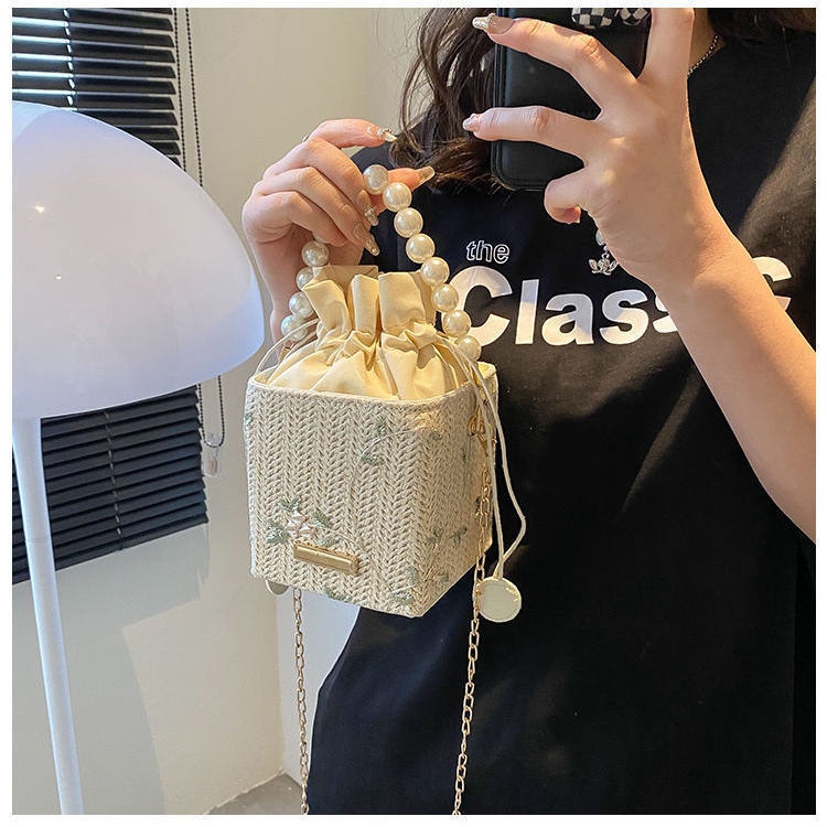 BAO026 Tas Kotak Pearl Tas Selempang Wanita Bahan Anyam Jerami Import Slingbag Fashion Wanita Model Korea Tas Slingbag Casual Wanita Tas Pesta Wanita Bahan Anyaman