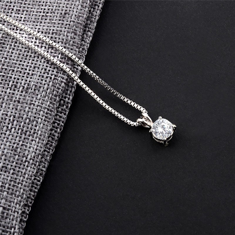 KALUNG WANITA FASHION CANTIK SILVER DENGAN LIONTIN DIAMOND/PERMATA BEST SELLER !