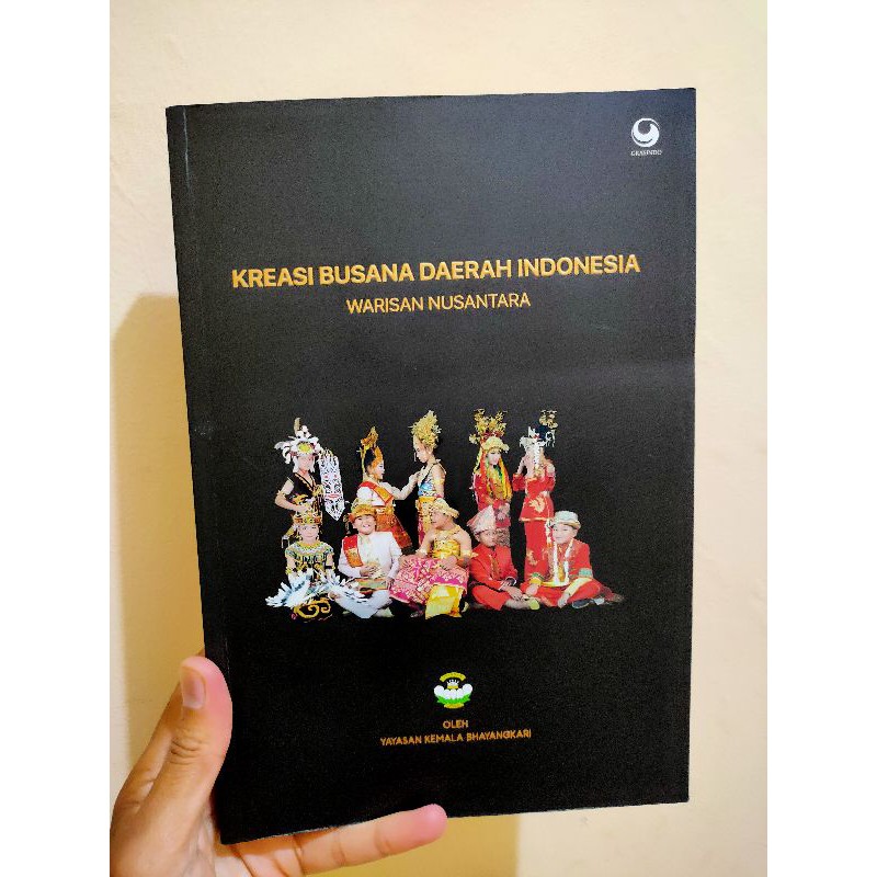 WARISAN BUDAYA INDONESIA/BUSANA DAERAH INDONESIA/KREASI BUSANA DAERAH INDONESIA/BAJU ADAT NUSANTARA
