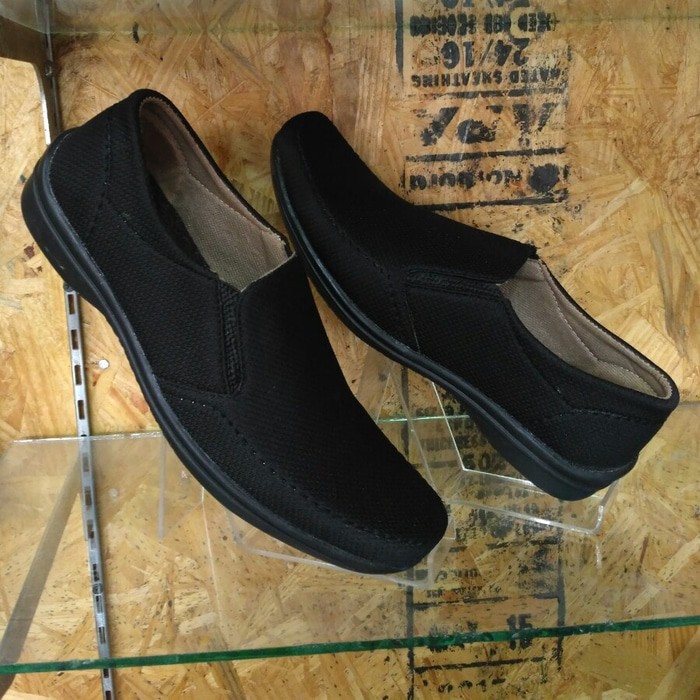 Sepatu Pria Kulit Casual Slip On Santai Formal Kerja Sekolah Fashion Sepatu Casual Pria Warna Hitam Polos