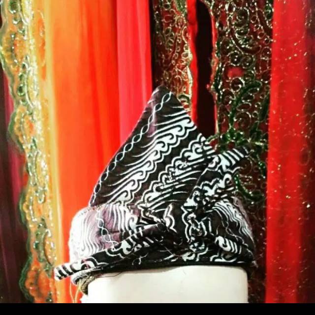 Ikat kepala sunda